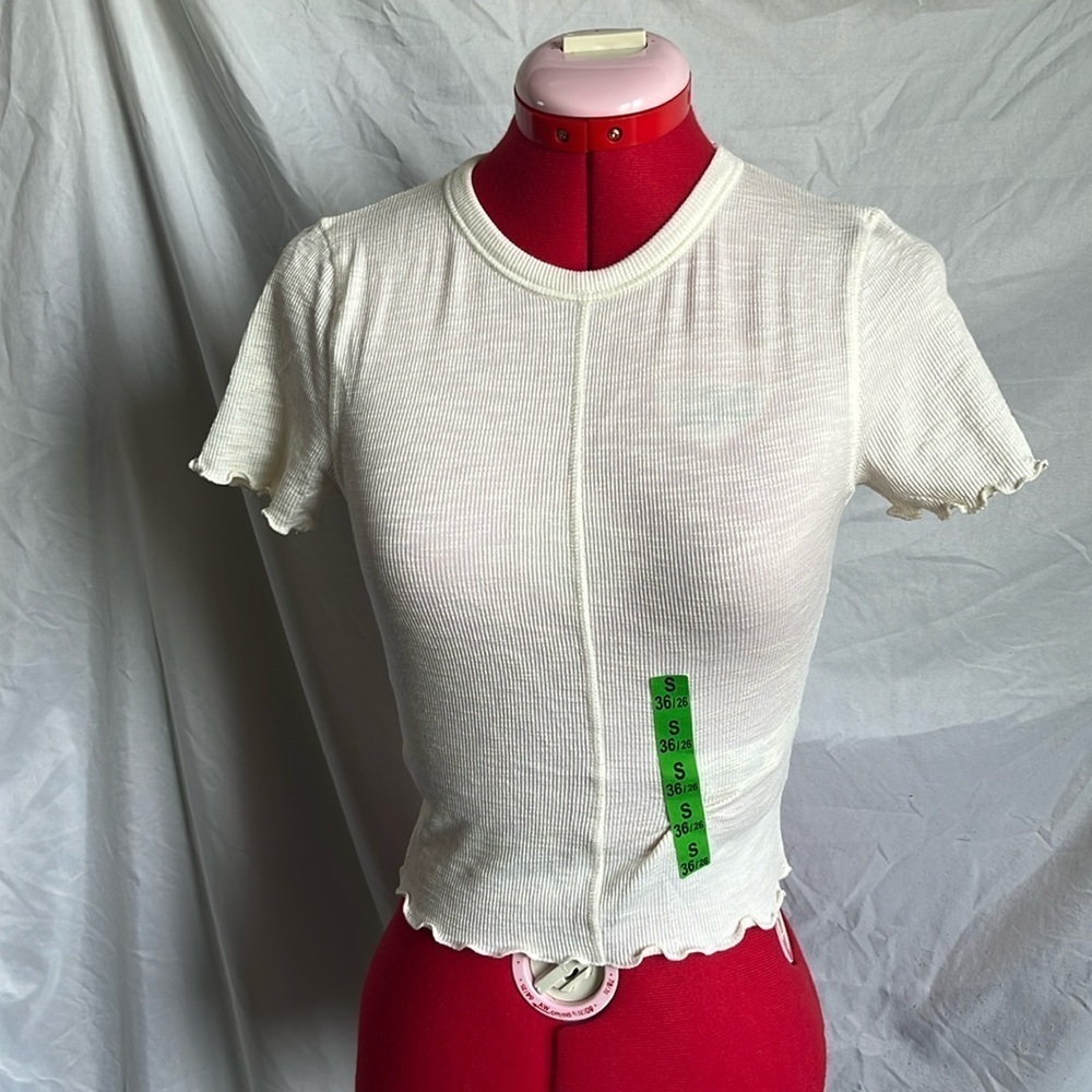 Stradivarius ruffled sleeve t shirt SM437
